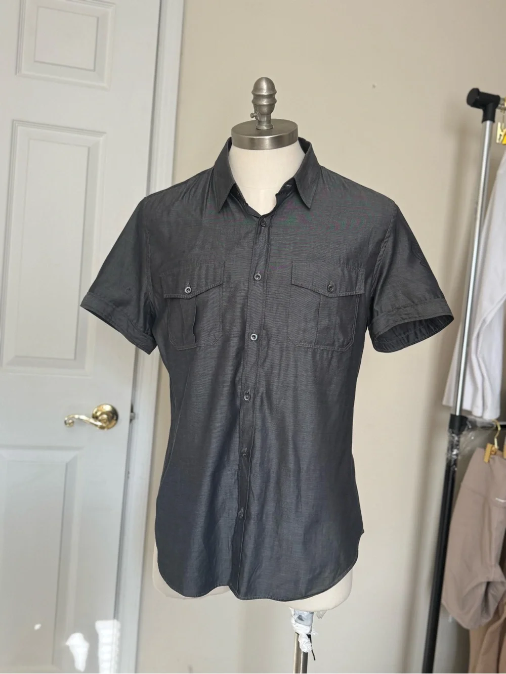 Gucci Men's Short-Sleeve Button-Down Shirt in Dark Gray